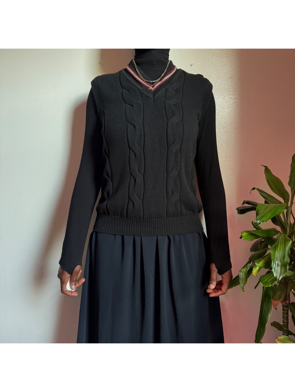 90s unisex IZOD Cable Knit Dark Academia black Sweater Vest - M